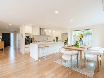 2 Master Suites | Double Garage | 391m² Freehold