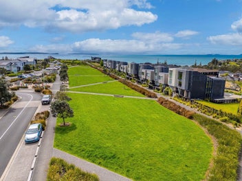 In Front Park & Stunning Seaview