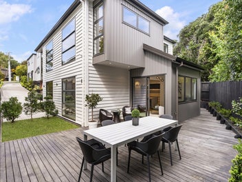 BRAND NEW LUXURY 5-BEDROOM HOME IN REMUERA