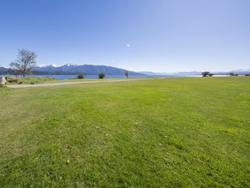 Te Anau Lakefront - Uninterrupted Lake Views