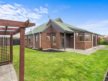 Renovated, Ready & Burnside High Zoned!