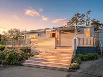 Country Views Meets City Convenience in Kumeu