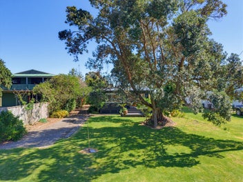 Fully Furnished Genuine Kiwi Bach