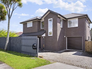 Modern Family Comfort - Cusp of Titirangi