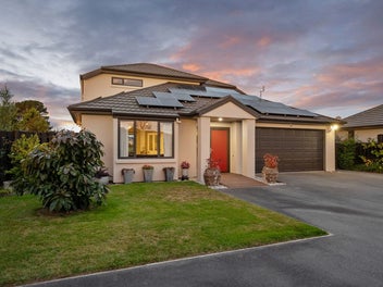 Spacious Living with Golf Course Views!