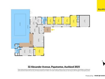 1000+sqm Brick Beauty - 5 Beds, 2 Kitchens & Pool!