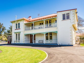 Elegant stately homestead, endless opportunities!