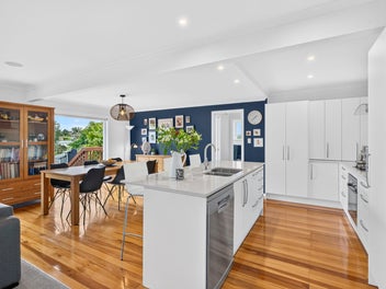 Spacious Family Weatherboard Home - Westlake Zone