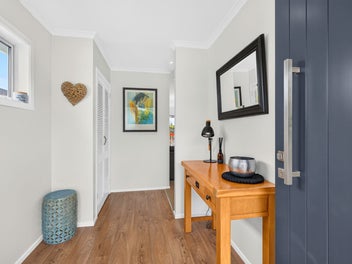 Spacious Family Weatherboard Home - Westlake Zone