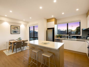 Luxury Living – Nearly New & Beautifully Presented