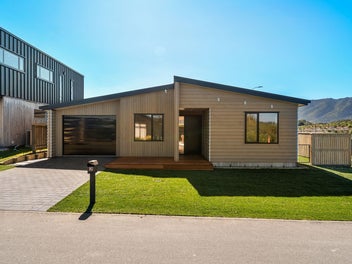 A Contemporary Coastal Retreat