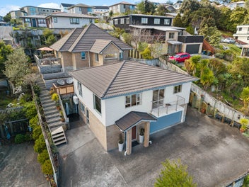 Multi-Gen Living; Stunning Views!