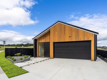 Single-Level Sophistication with Space & Privacy