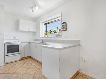 IGNORE THE CV - OWNERS WANT THIS PROPERTY SOLD!
