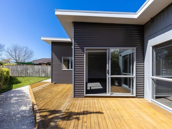 Redecorated and ready, owners keen to see sold
