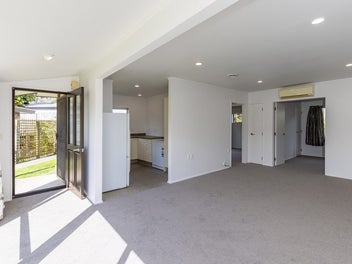 Sunny, Fresh & Convenient – Your New Home Awaits