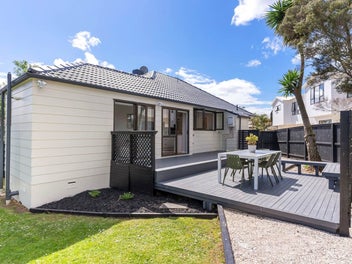 Glen Innes Heights Standout: Polished Gem on 710m²