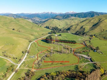 Streamside Lifestyle with Tararua Views