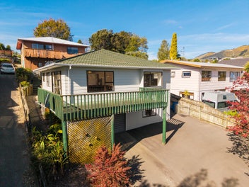 Sun, Views & Easy-Care Living