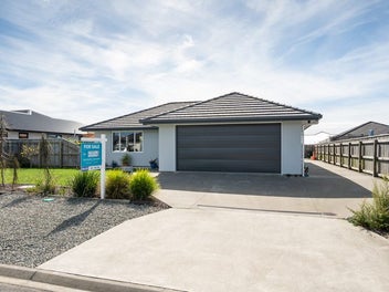 Spacious Family Living with a Garden Lover’s Dre