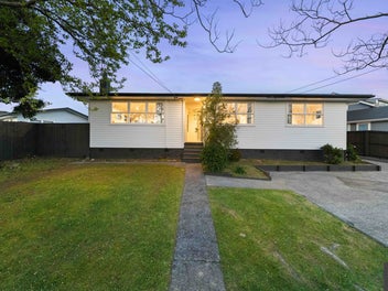 5 Bed + Sleepout + Utility Room | Must Sell!