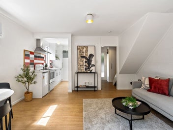 Sunny - Cosy & Right in the Heart of Petone