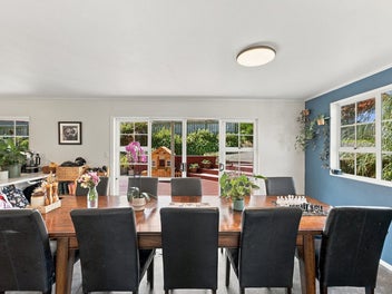 Vendor's Relocating - Bring Your Offer!