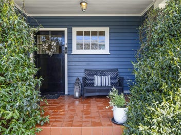 ABSOLUTELY DELIGHTFUL - WYATT HOUSE