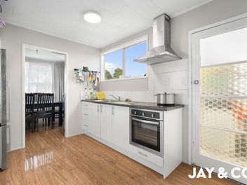 Owners Want Action - 600m2+ of Potential!