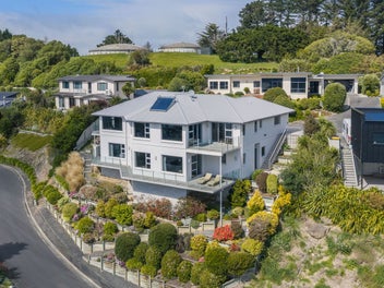 Sophisticated Living, Spectacular Views
