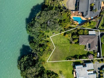 Clifftop Living with Private Beach Access