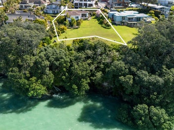 Clifftop Living with Private Beach Access