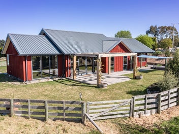 A standout lifestyle with city convenience