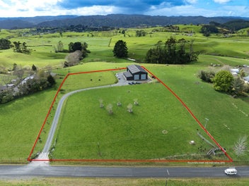 Big shed, big views, Hunua living