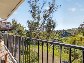 Sunny Living with a Lovely Outlook
