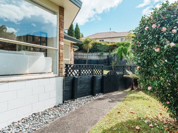 Your Brick & Tile home Awaits in Albany!
