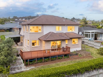 Sophisticated Family Living in a Prime Greenhithe