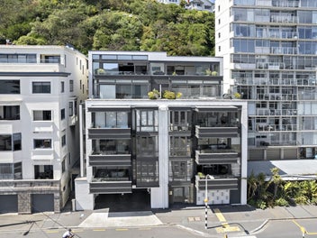 ORIENTAL PARADE PENTHOUSE