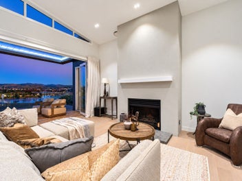 Luxury near new build must sell - reserve $1.9m