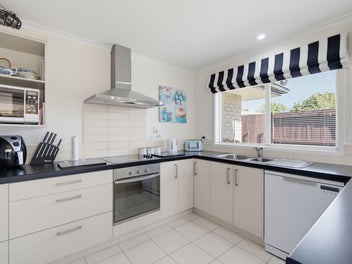 Superb Coastal Lifestyle - All the Extras!