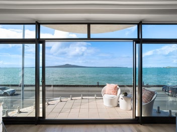ABSOLUTE WATERFRONT, LUXURY & PRIVACY