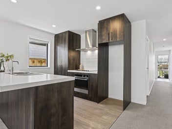 Immaculate home, Walkable Lifestyle, Easy Care
