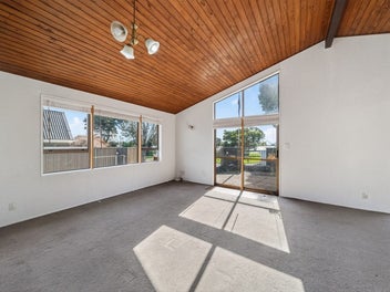 Central Position. Harbour Views. Great Opportunity