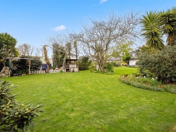 Exceptional Land Holding Opportunity.