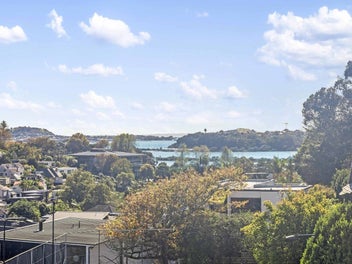 Space, sunshine and harbour views