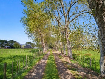 2 dwellings - 2.85acres