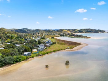 A classic kiwi bach on the Matapouri estuary