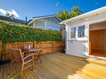 Quaint Bungalow in Desirable Location!