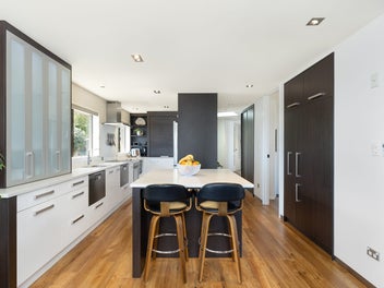 325sqm Family Home with Haven Views