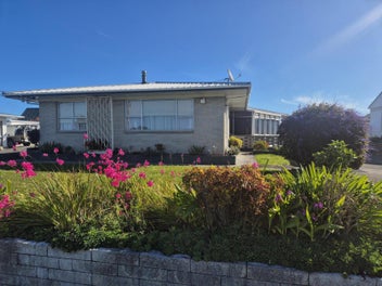 Image 1 of 7